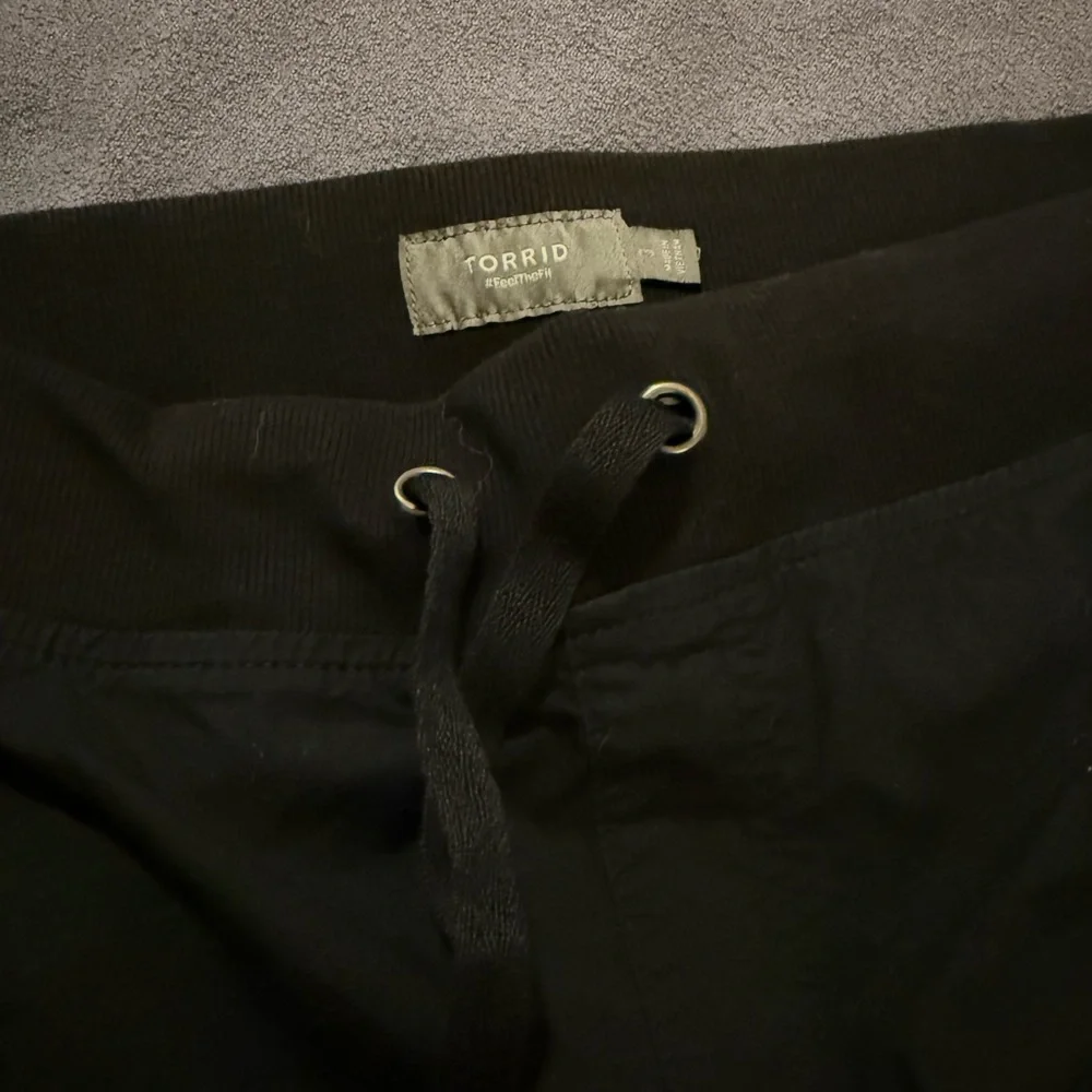 Torrid Cropped Cargo Pants - Picture 4 of 8